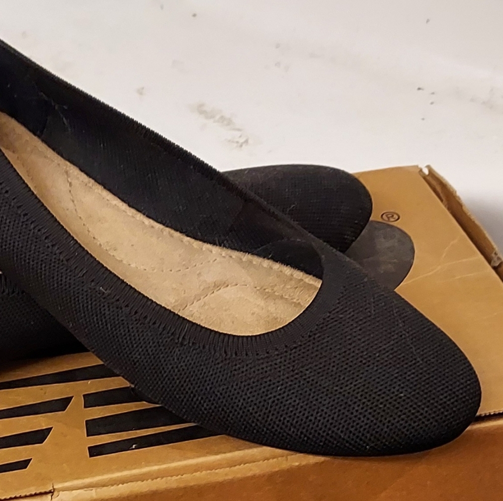 Black Women's Flats